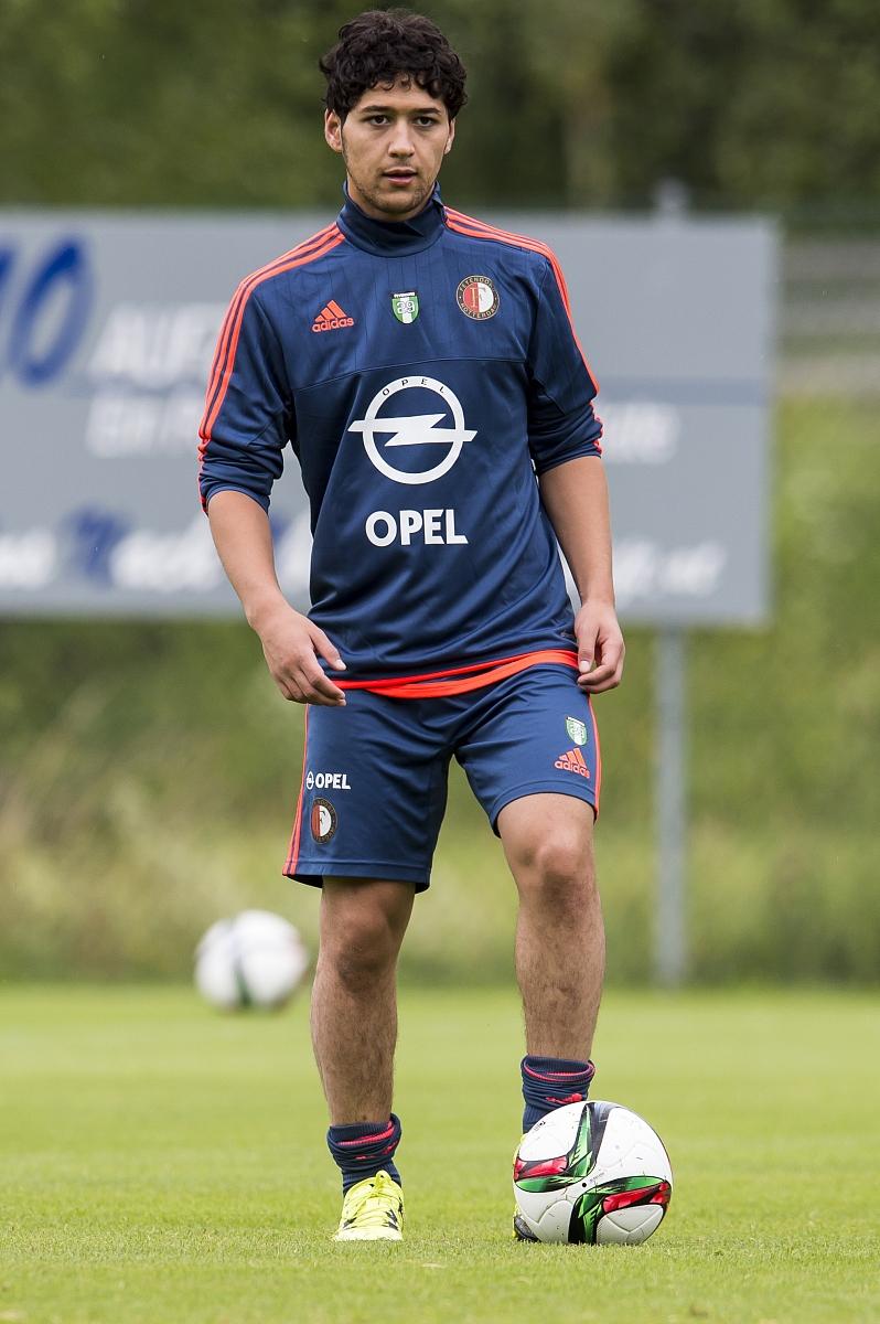 比利亚雷亚尔内部会议纪要流出——关键时刻再遭质疑，德国杯使命明确，临场指挥获称赞的简单介绍