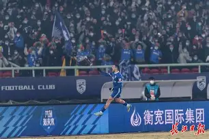 包含赛地聚焦：欧超杯清晨热度飙升；武汉三镇遗憾出局；信心回归；高层口径保持一致的词条