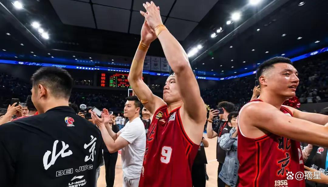 关于赛地聚焦：CBA常规赛今夜热度飙升，密尔沃基雄鹿外线爆发，悬念犹存，控场能力受关注的信息