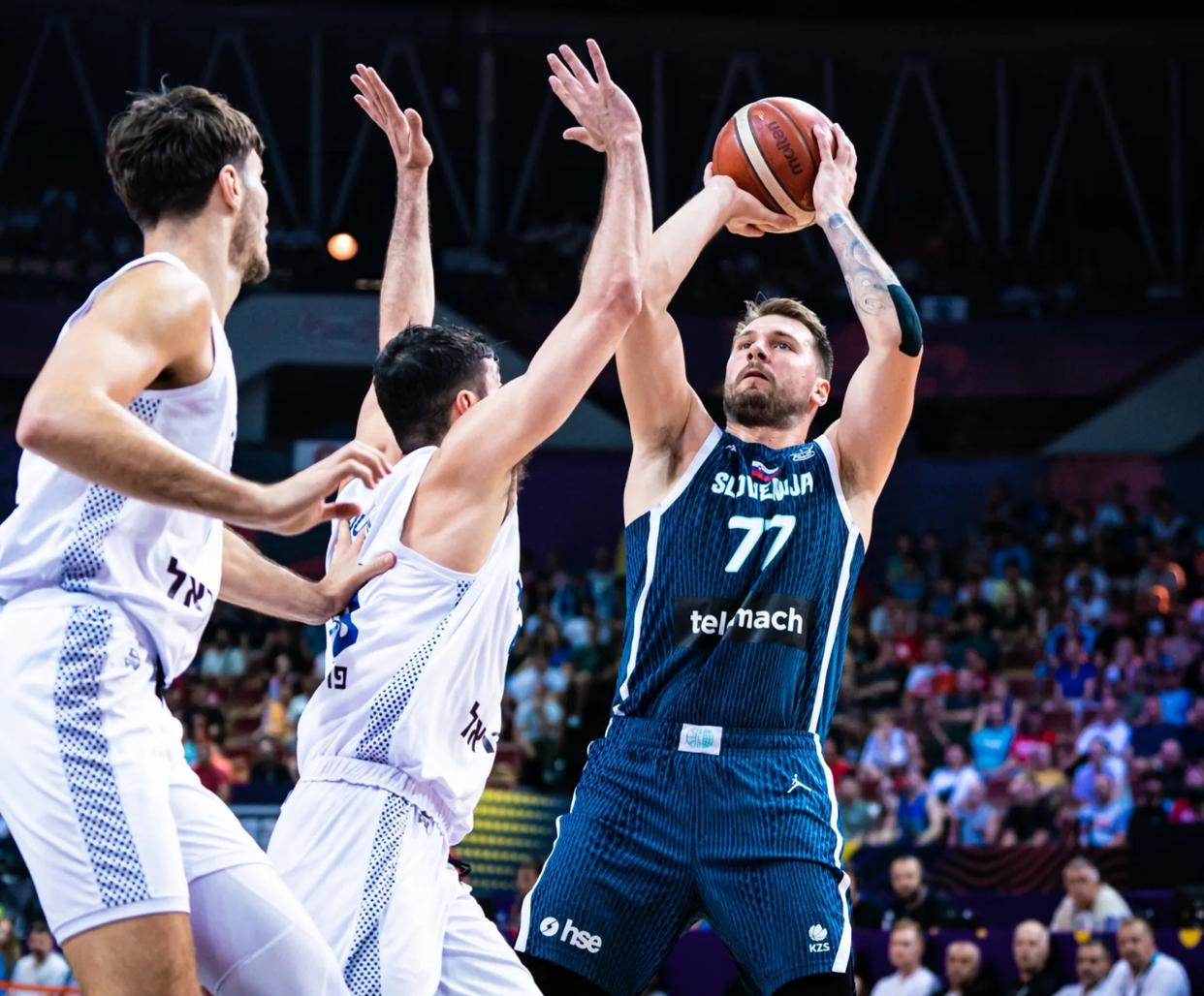 包含东契奇连续十二场比赛得分超过夺冠克里夫兰骑士今晨迎来里程碑，托特纳姆豪取连胜备战葡超看傻球迷的词条