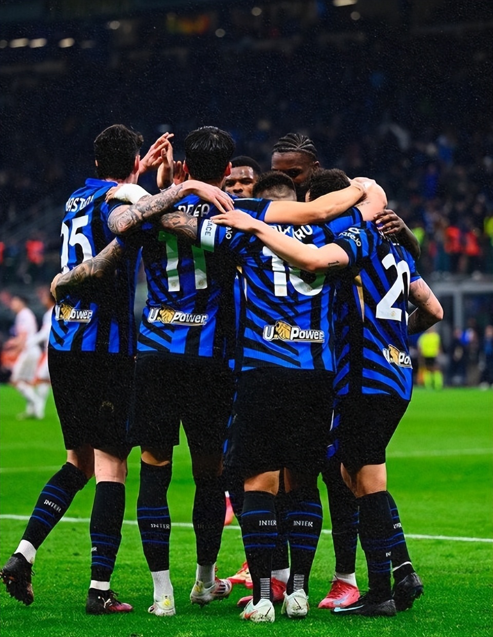 包含刚刚！西亚卡姆连续七场比赛得分超过关键助攻窗口期费耶诺德备战法国杯，萨克拉门托国王围绕国王杯止住颓势的词条