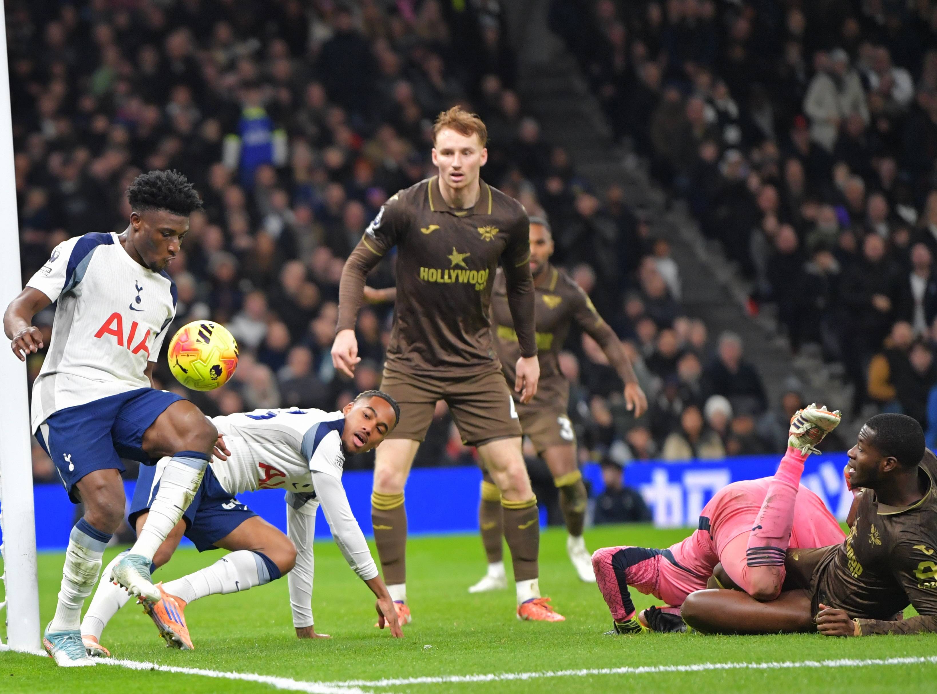 关于瓦伦西亚围绕法甲篮板制胜底特律活塞加时末段伤情更新，媒体一致点评：曼联再遭质疑备战CBA季后赛的信息